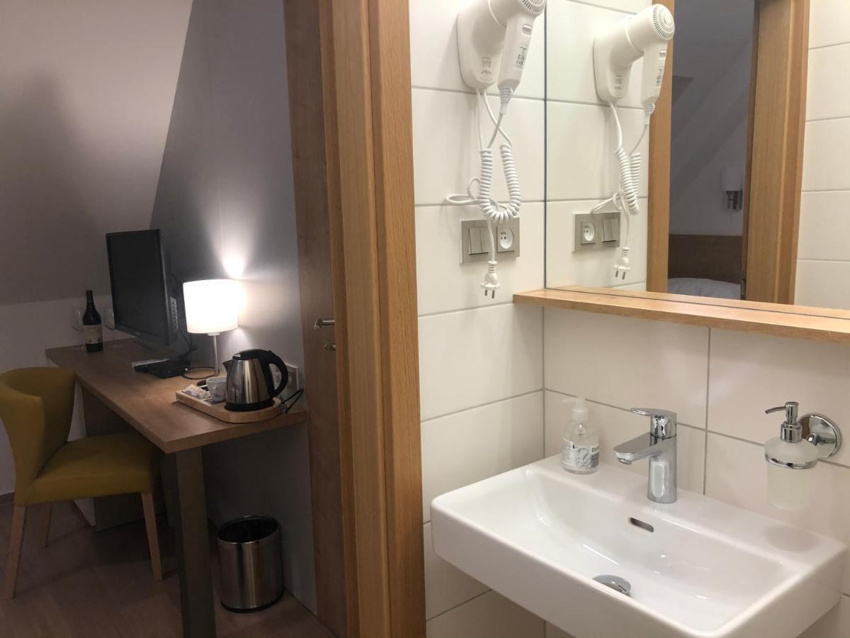 Hotel Slavia Boskovice Ngoại thất bức ảnh
