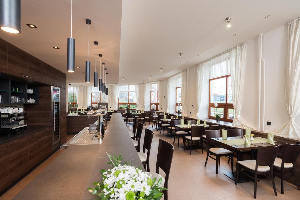Hotel Slavia Boskovice Ngoại thất bức ảnh