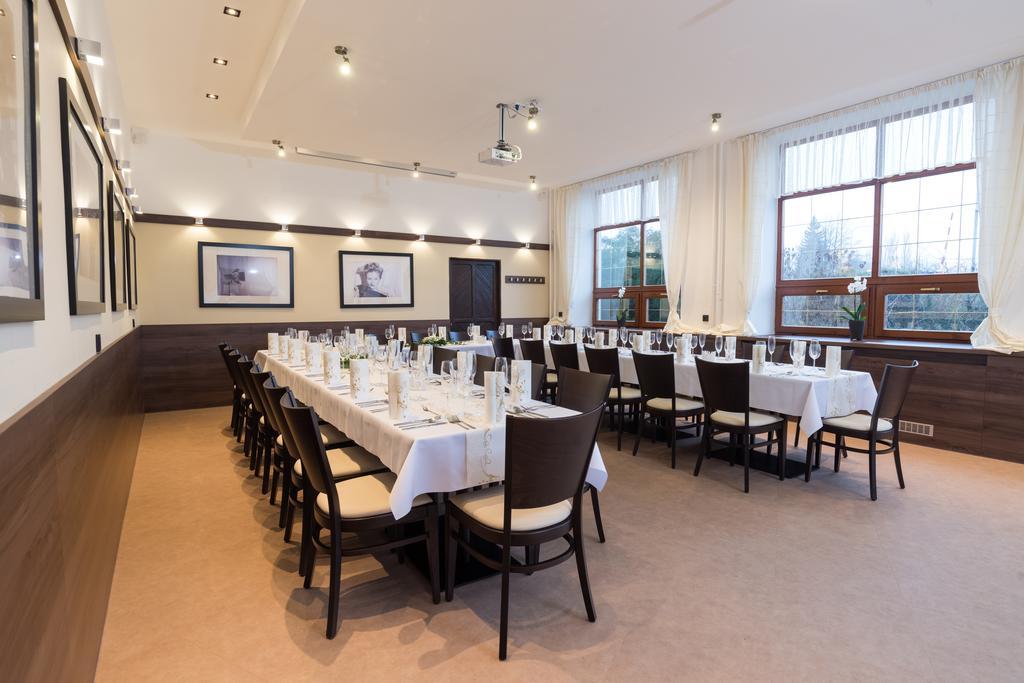 Hotel Slavia Boskovice Ngoại thất bức ảnh