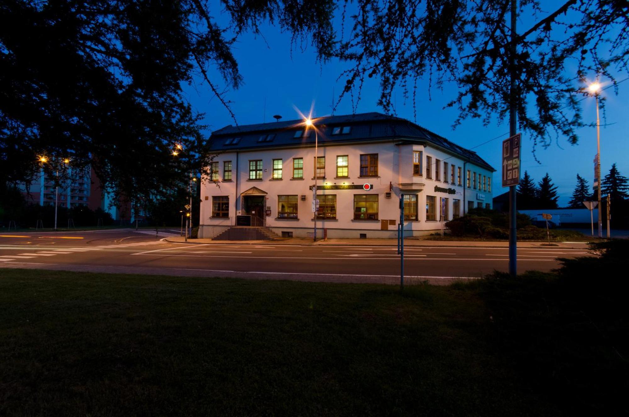 Hotel Slavia Boskovice Ngoại thất bức ảnh