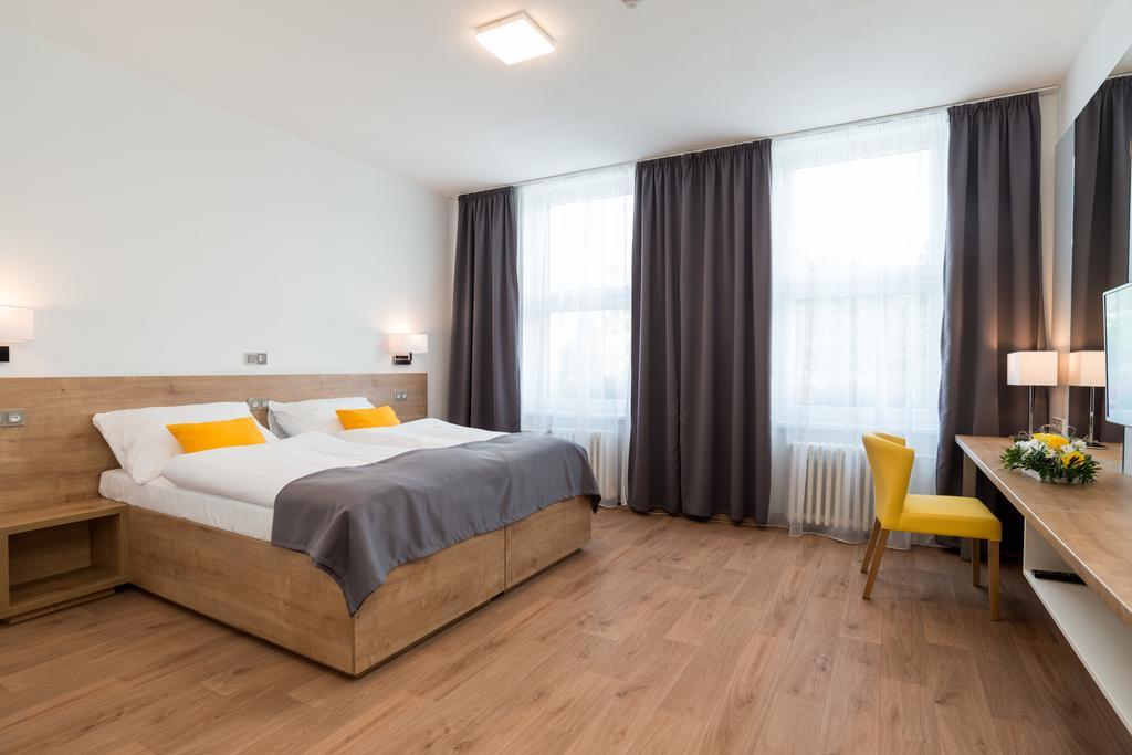 Hotel Slavia Boskovice Ngoại thất bức ảnh